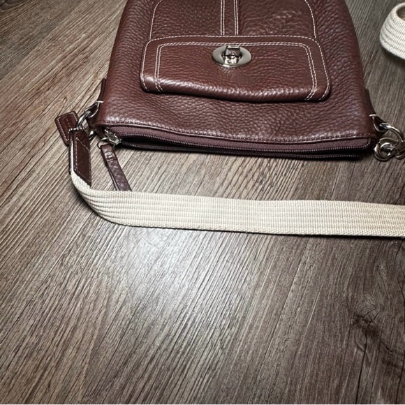 🌻 Coach Brown with Tan Strap Pebbled Leather Crossbody - Picture 7 of 16